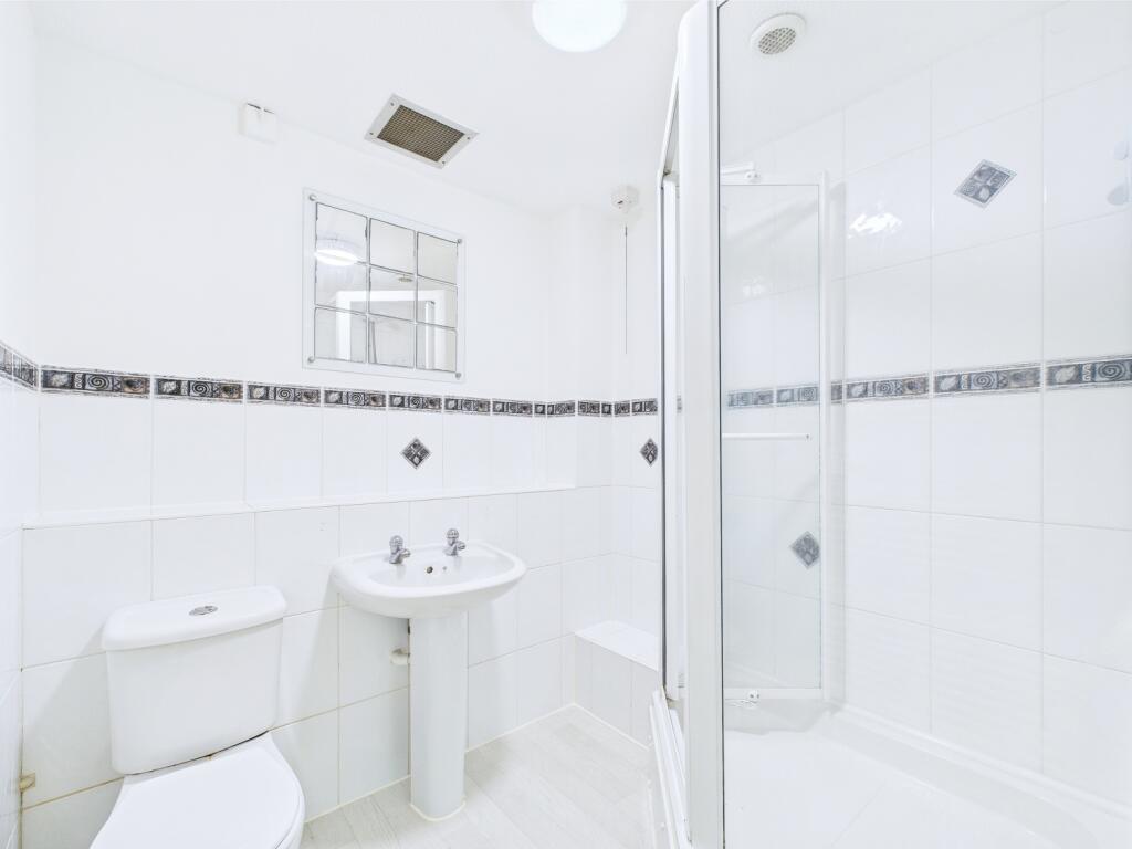 CAM01909G0-PR0336-STILL008