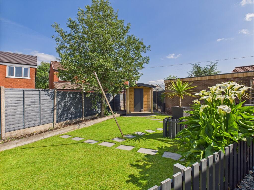 CAM03729G0-PR0062-STILL027