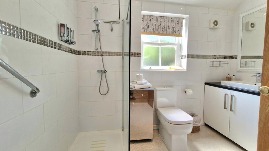 Annexe - Shower Room