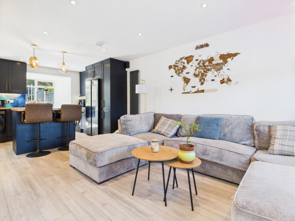 Open Kitchen / Living Area