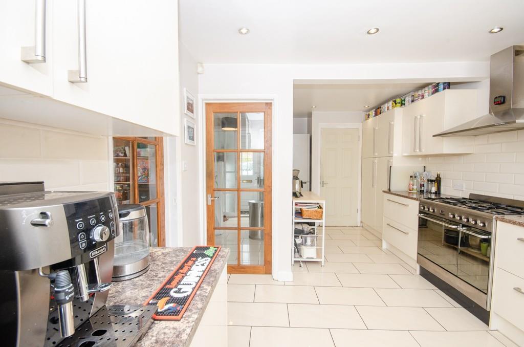Kitchen pic 2.jpg