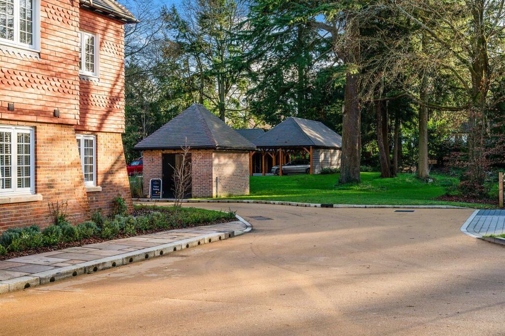 DE CLARE COURT EXTERNALS  (4).jpg