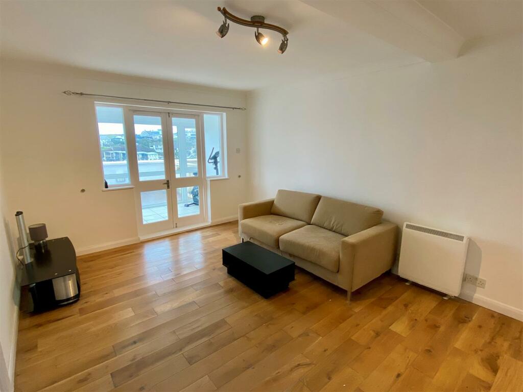 3 Attenborrow Court Lounge