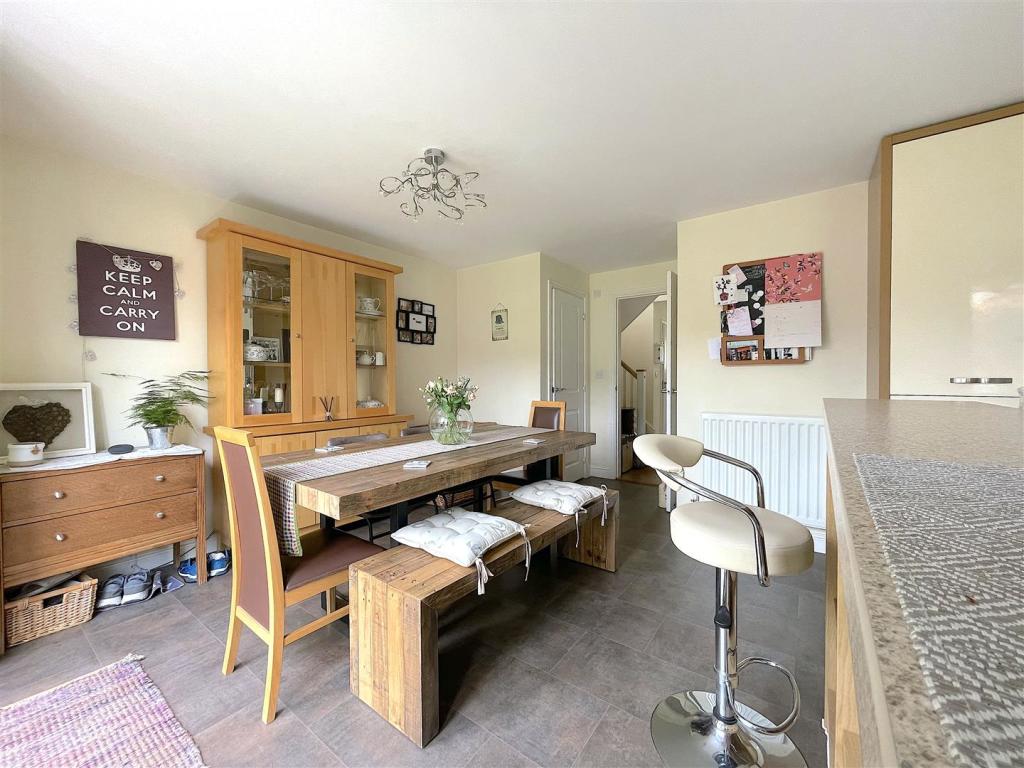 Kitchen:Dining Room (5).jpeg
