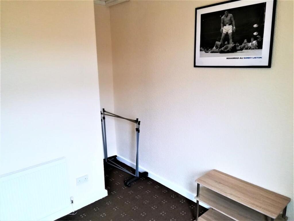 Small, simply furnished single bedroom with neu...