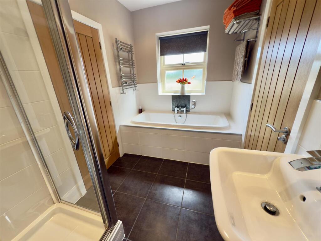 Jack and Jill En-suite