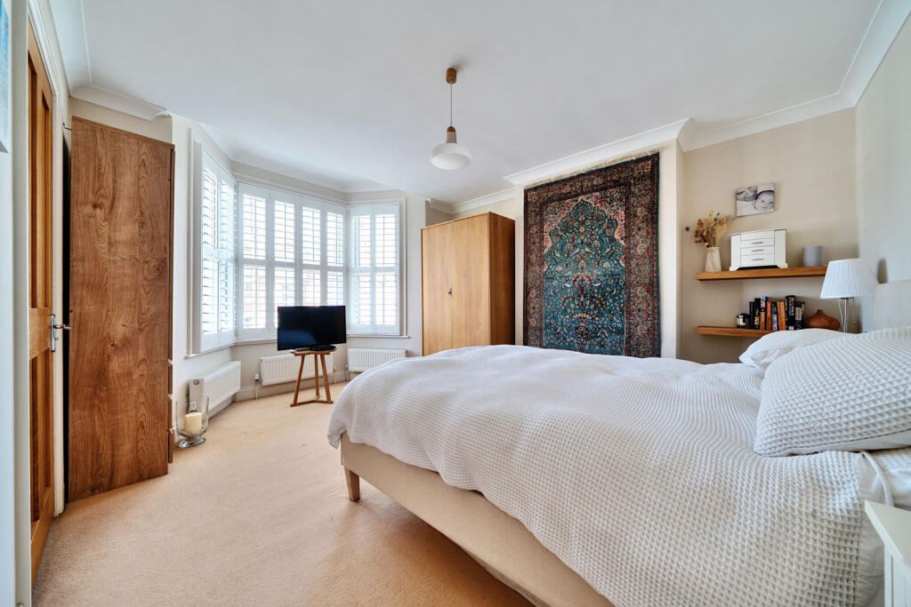 1323794-18-686d03...