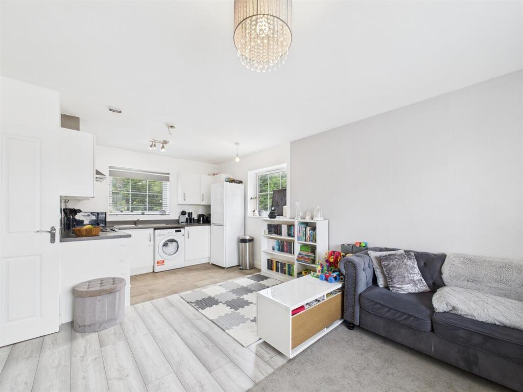 Lounge/Dining/Kitchen