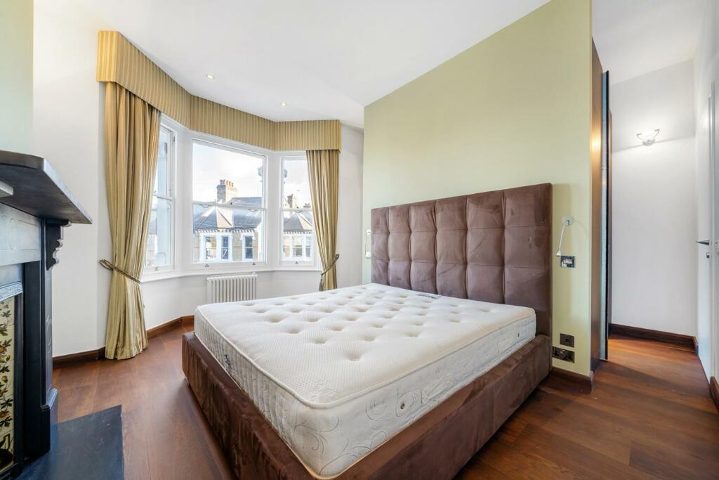 Bedroom (5).jpg