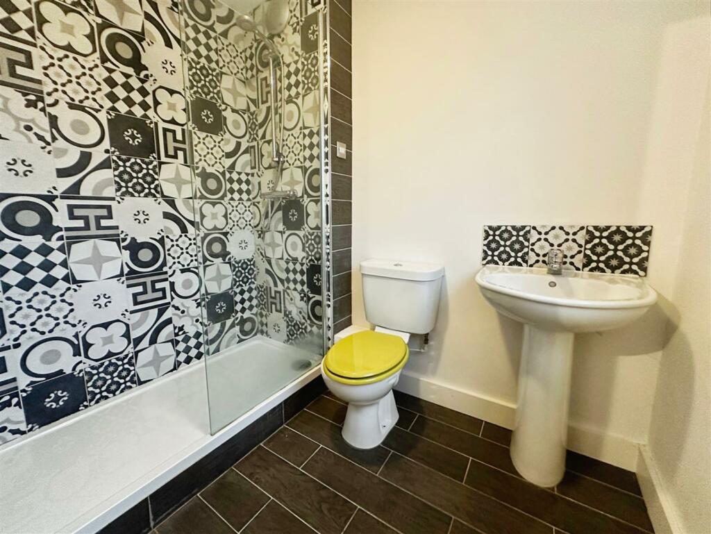 Ensuite shower room