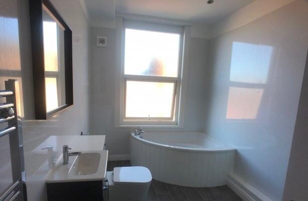 A spacious and well-maintained bathroom featuri...
