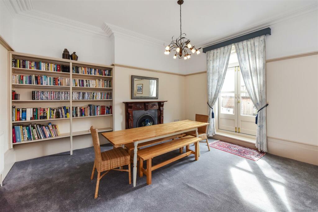 Dining Area.jpg