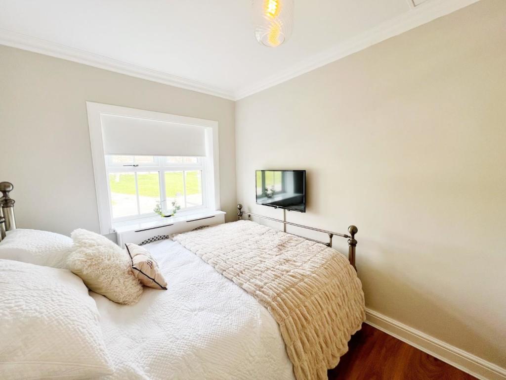 Bedroom 2 pic 3.jpg