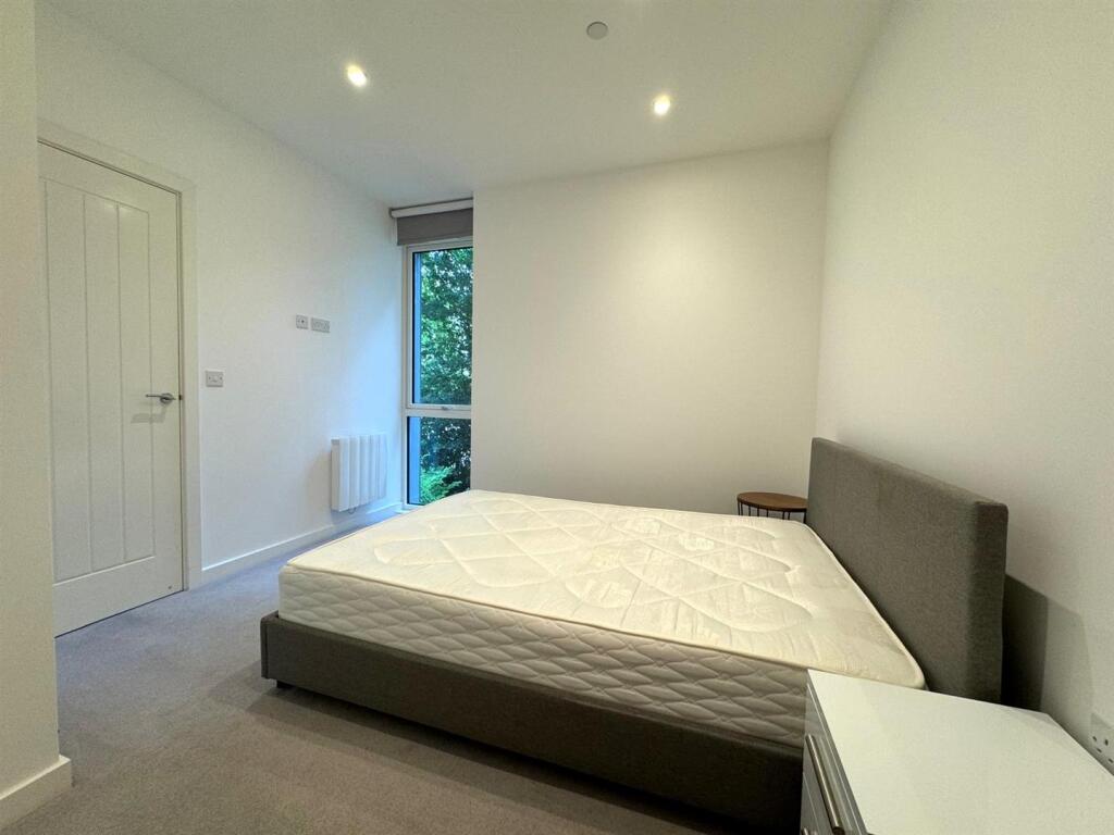 Bedroom pic 2.jpg