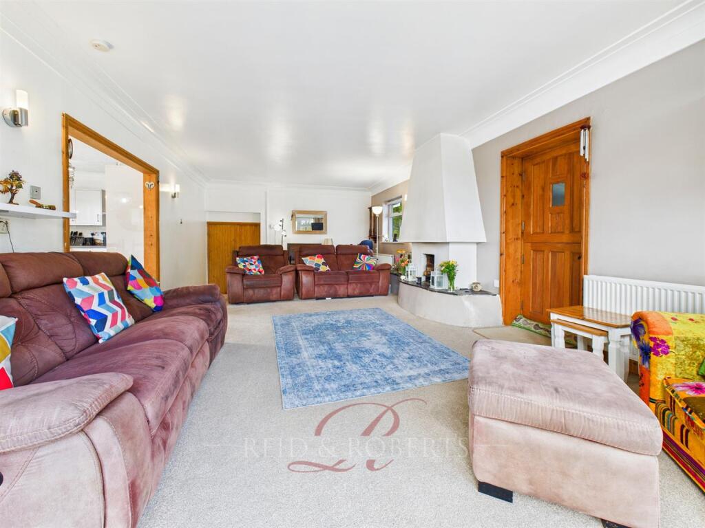 STILL031-LIVINGROOM.jpg