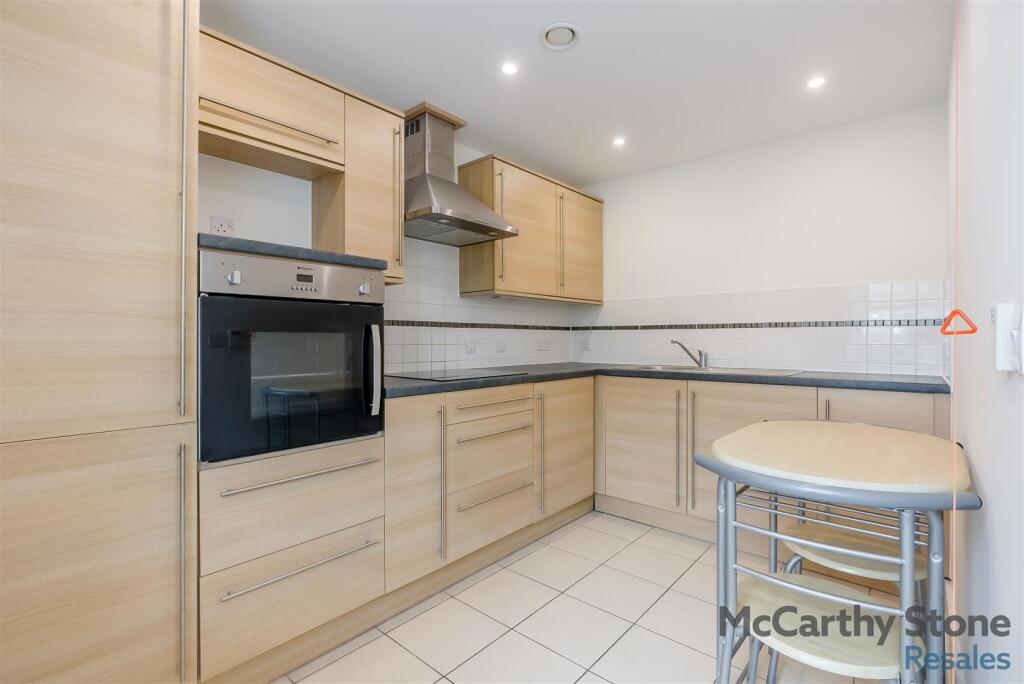8671546-interior01.jpg