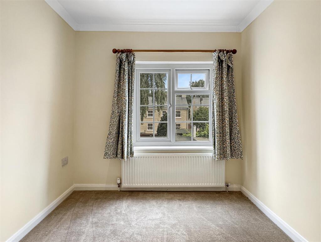 Bedroom 2 (2)