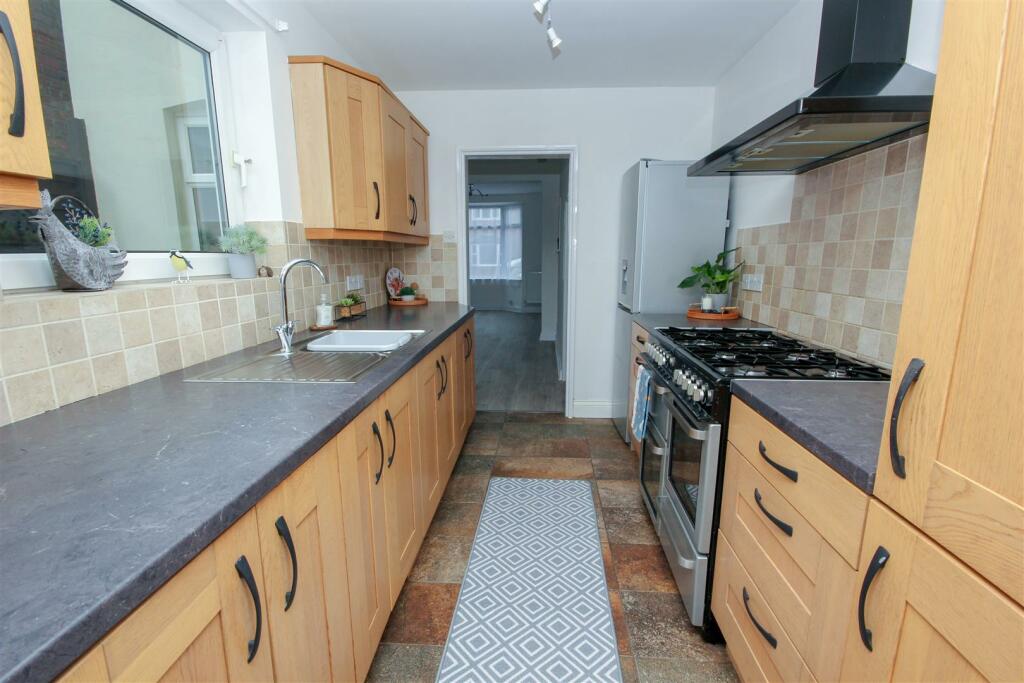 Kitchen 1.jpg