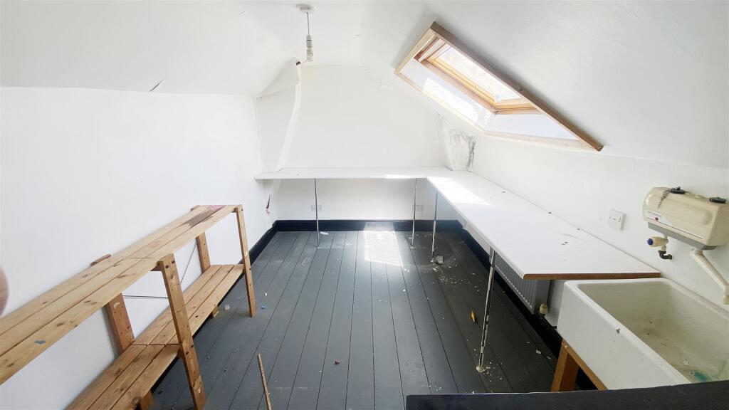 LOFT ROOM