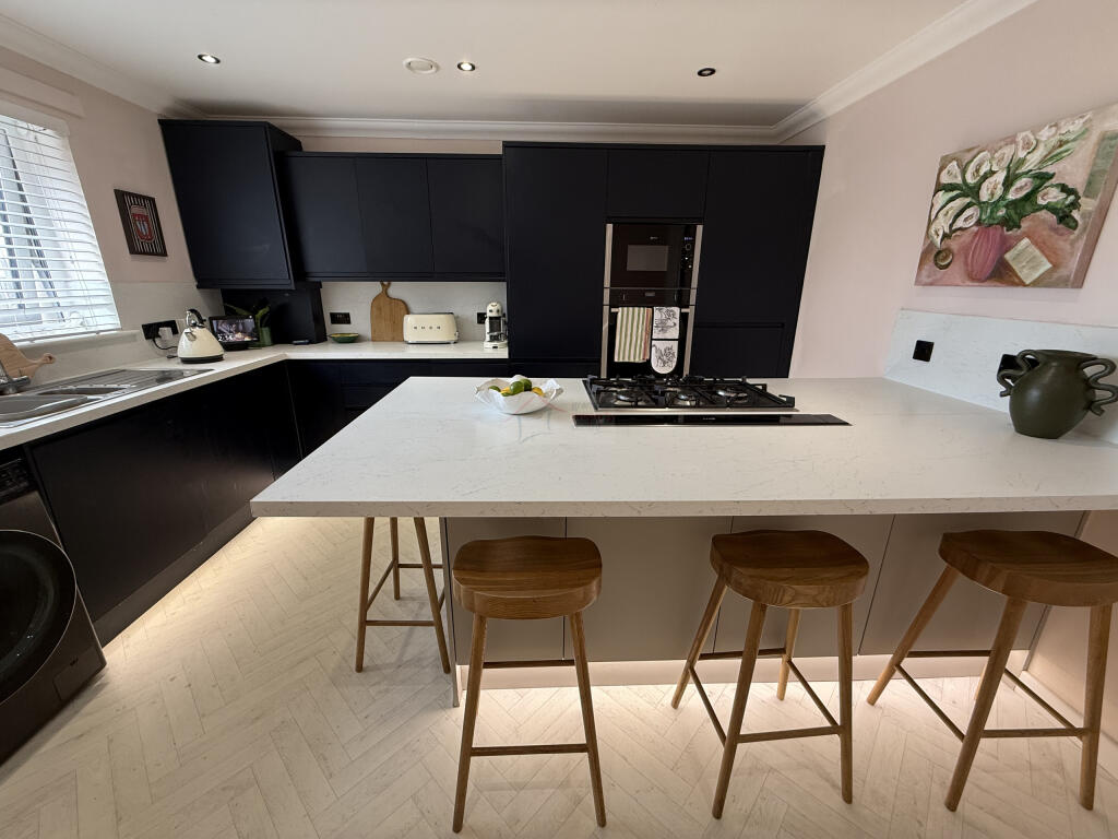 Kitchen a.JPG
