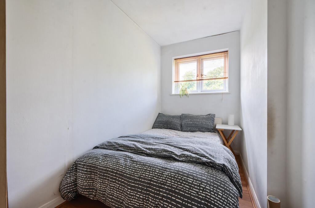 1305724-23-684993...