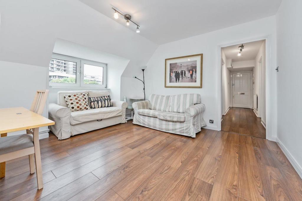 living room 1.jpg