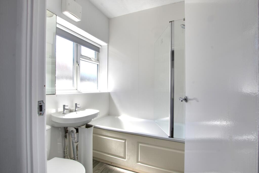 7 BATHROOM.jpg