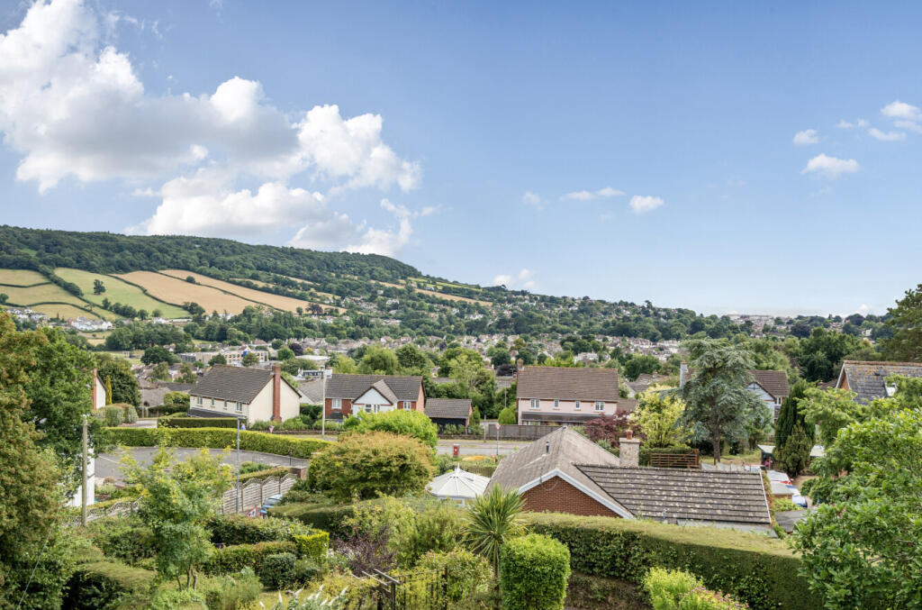 1329240-5-687e73e...