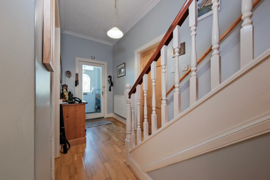 023-3 Station Place, Law ML8 5LR.jpg