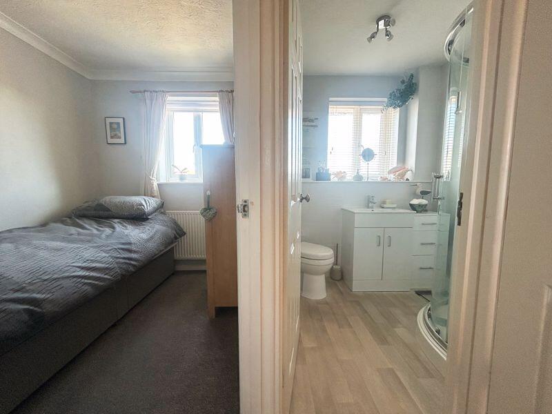 Bedroom / Shower room