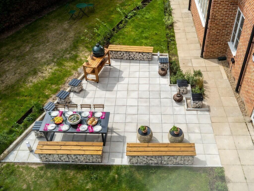 Garden &amp; BBQ