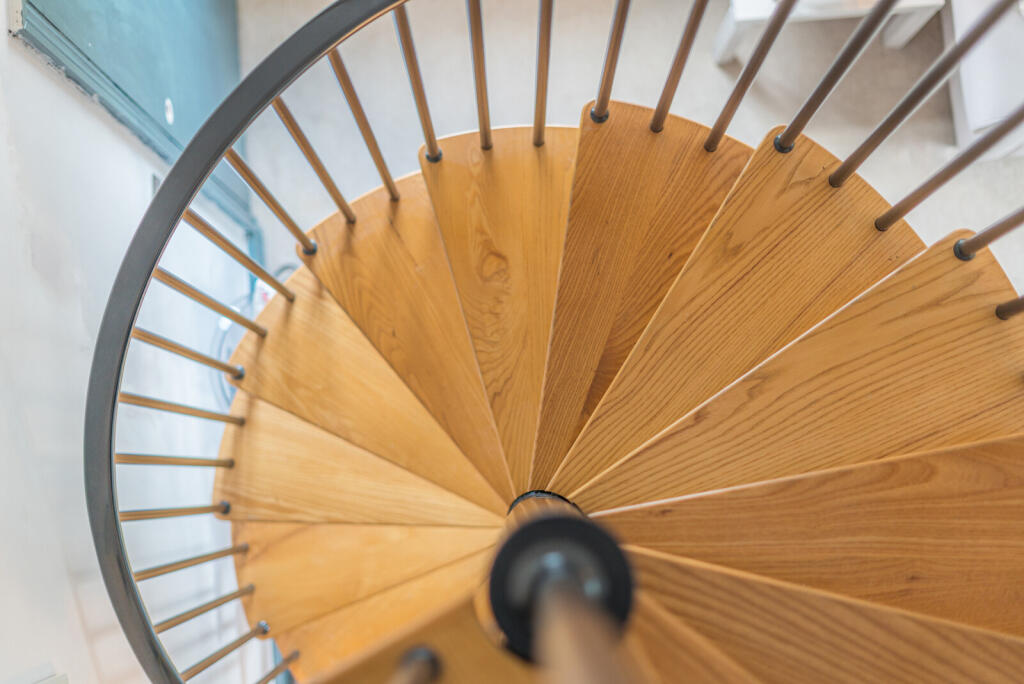 18-681a323a736cd-...