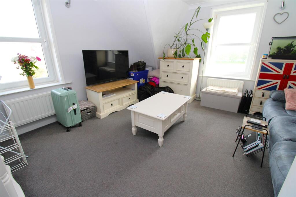 lounge.JPG