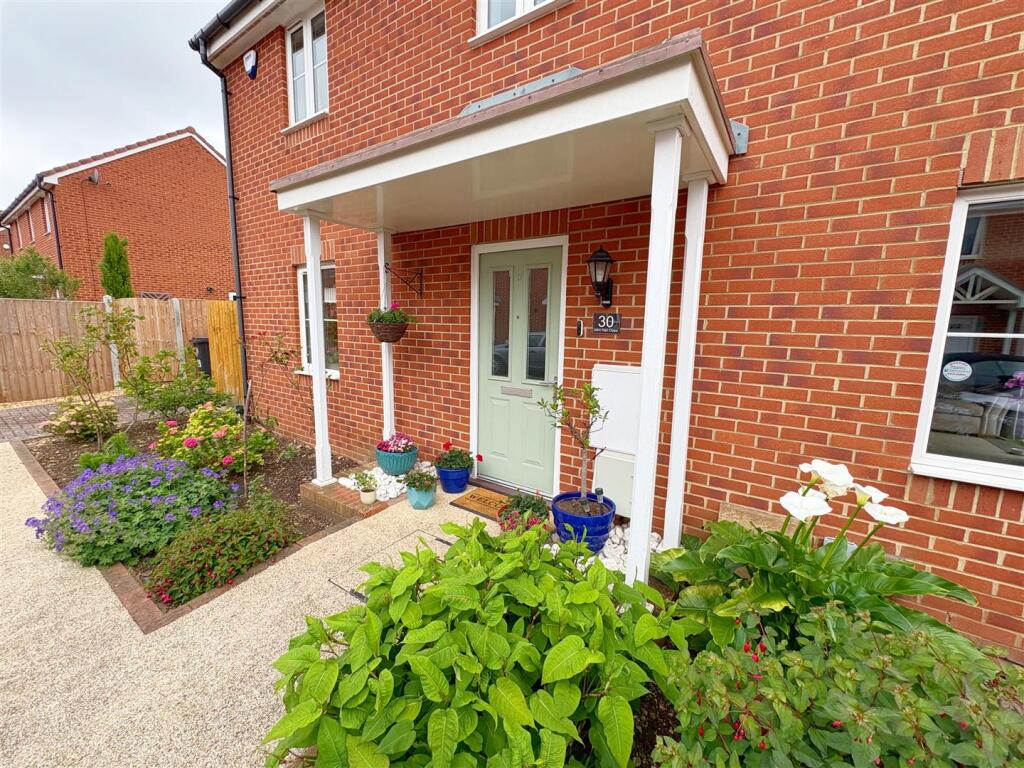 Front garden and pathway.jpg