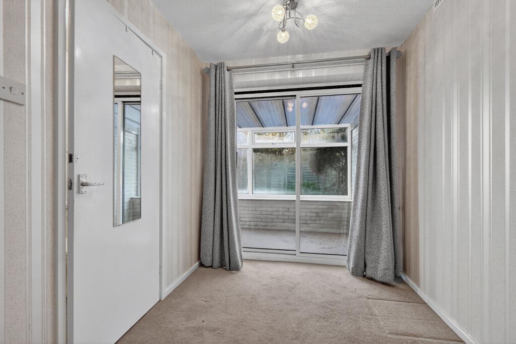 Bedroom 1 (2)