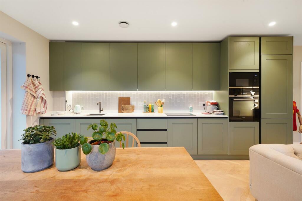 Apartment 26, 31 Royal Engineers Way - 1byeNh1nRFB