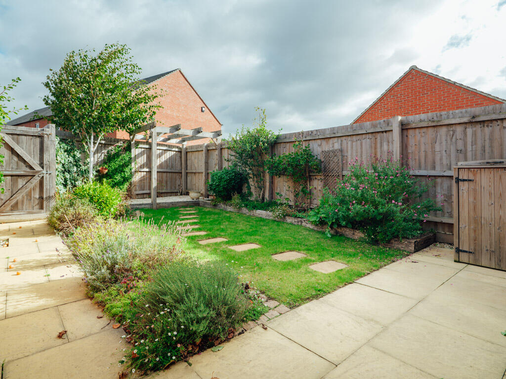 42 pinchfierld gardens new images rightmove (3 of 