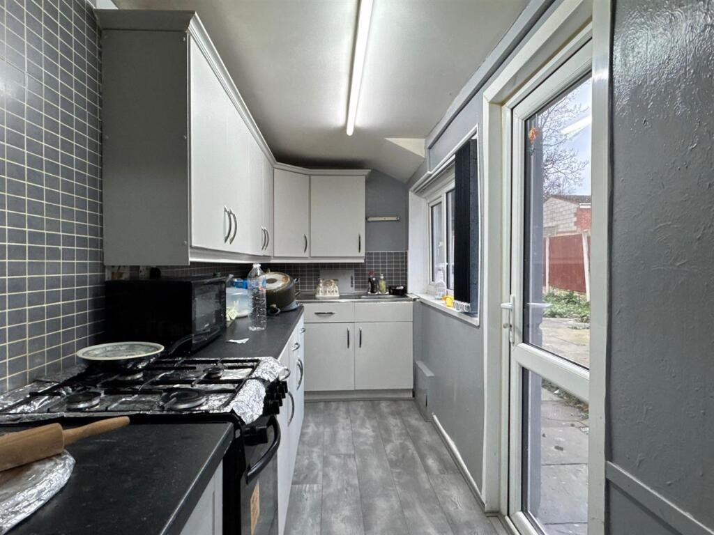 Kitchen 1.jpg