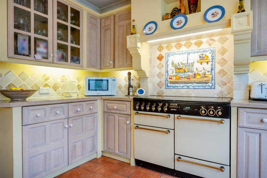 8588075-interior27.jpg