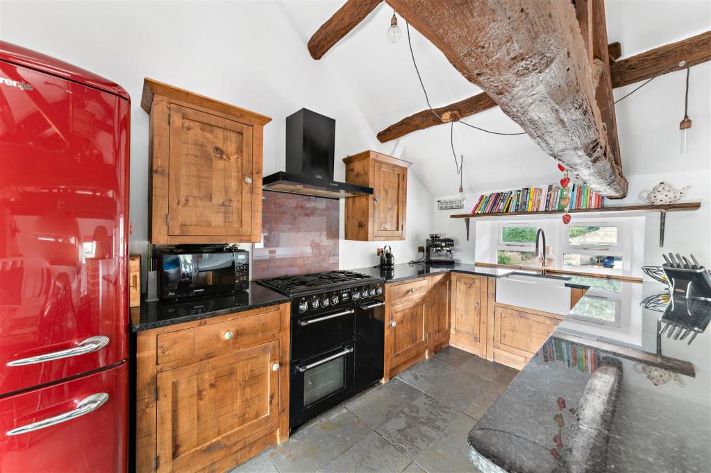 LIVING/DINING KITCHEN