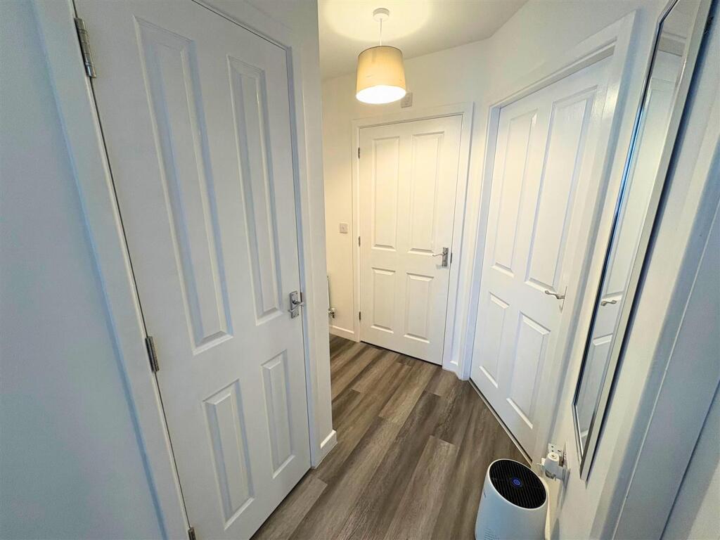 Hallway b (edit).jpg