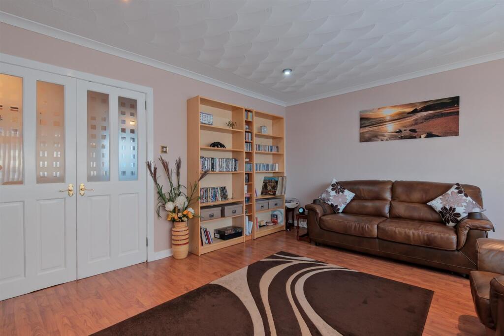 010-25 Netherdale Crescent, Wishaw ML2 0DN.jpg