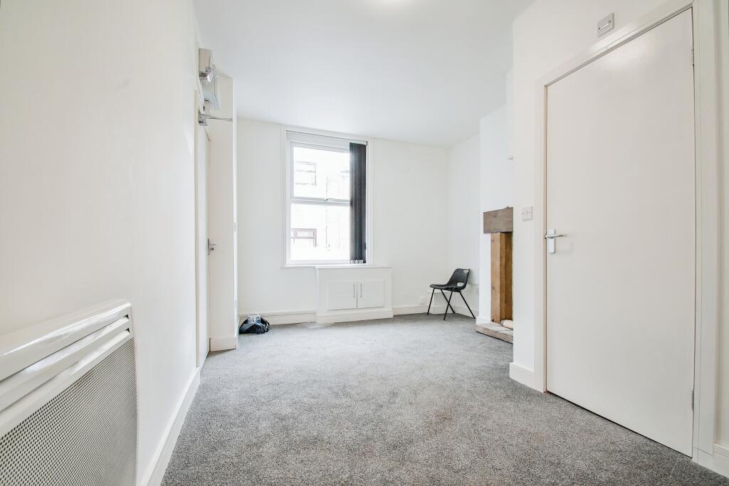 Living Room/Bedroom