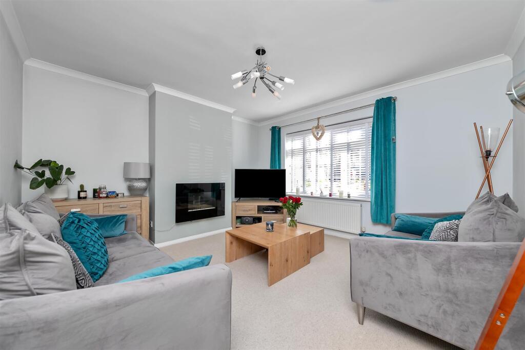 15BlackthornClose-15.jpg