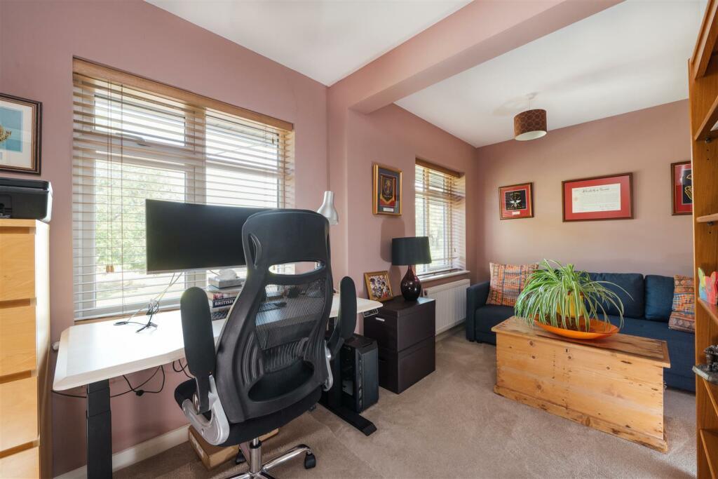 26 Queenswood Drive, Hitchin-30.jpg