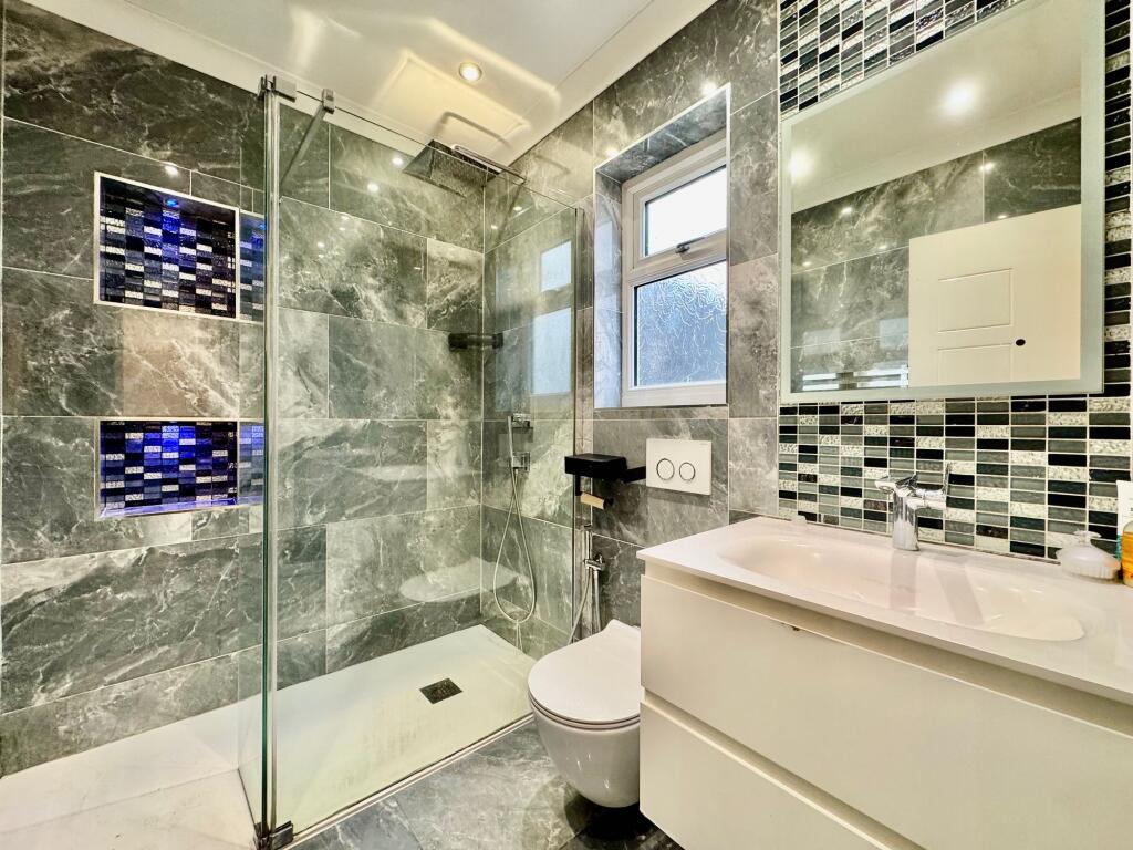 Family shower room