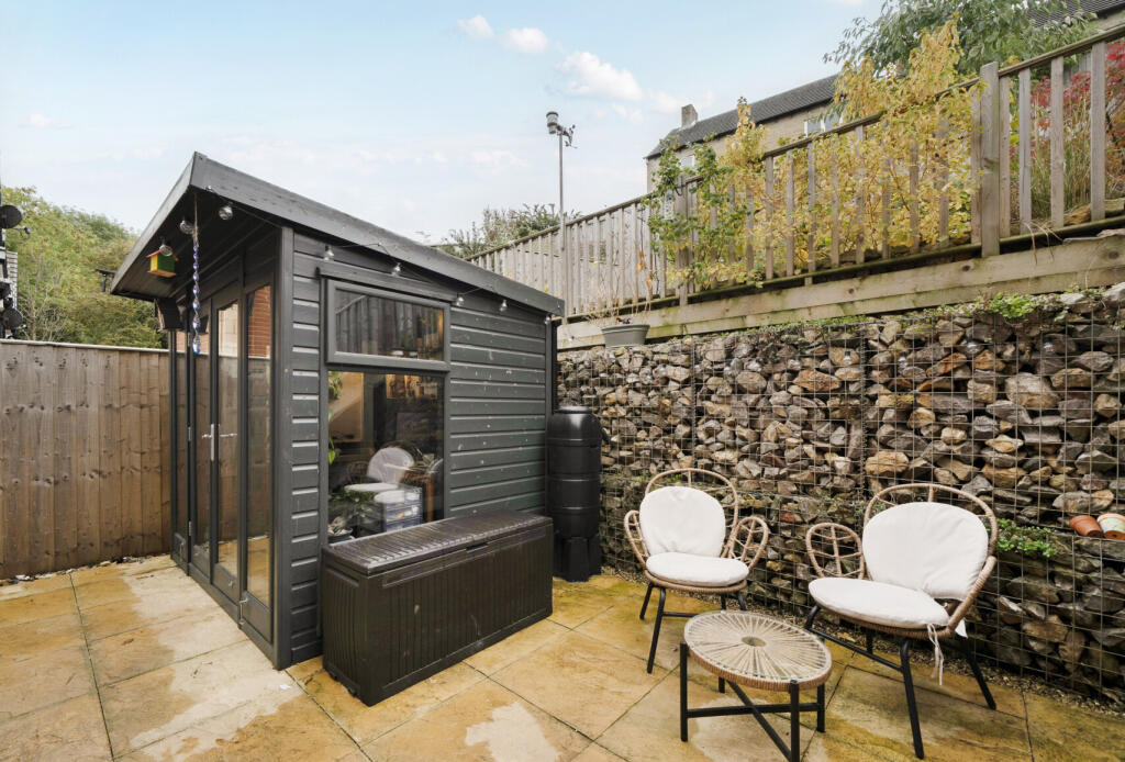 1364323-5-68e6388...