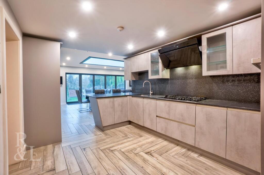 30 Carsington Crescent (13).jpg