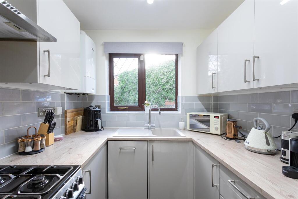 1 Redcar Close, Gedling, NG4 4EW-0012-Kitchen.jpg