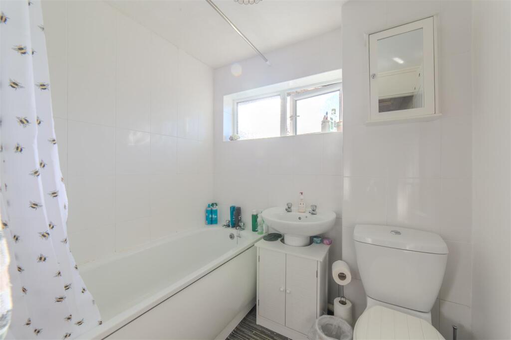 48 Melbourne Court-4.jpg